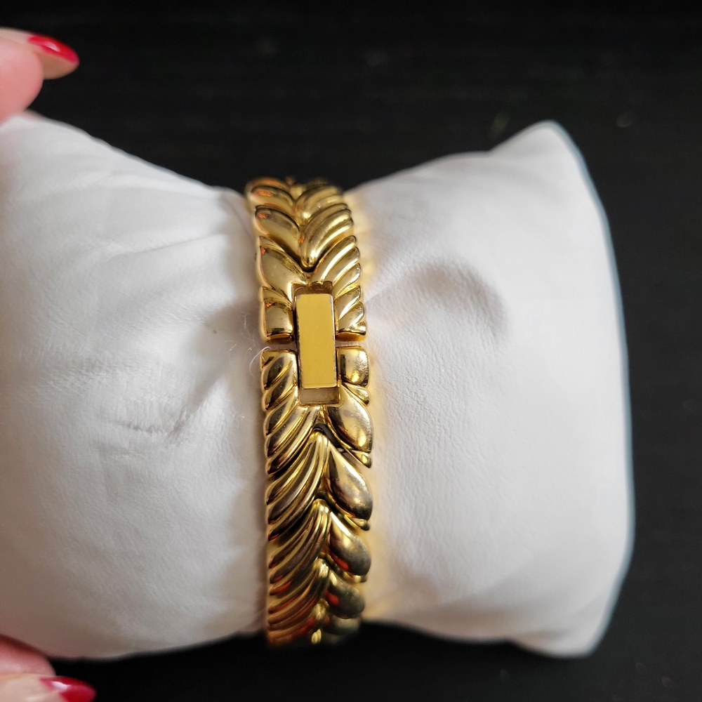 Citizen Gold-Tone Women's Watch Needs BATTERY - Picture 2 of 5